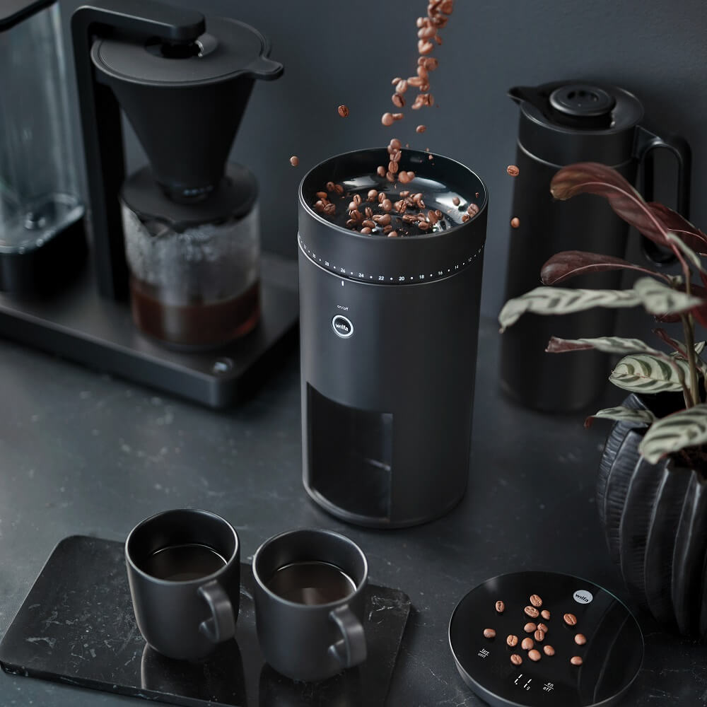 Coffee-Grinder_Uniform_WSFBS-100B_Environment_PouringBeans_Sqr